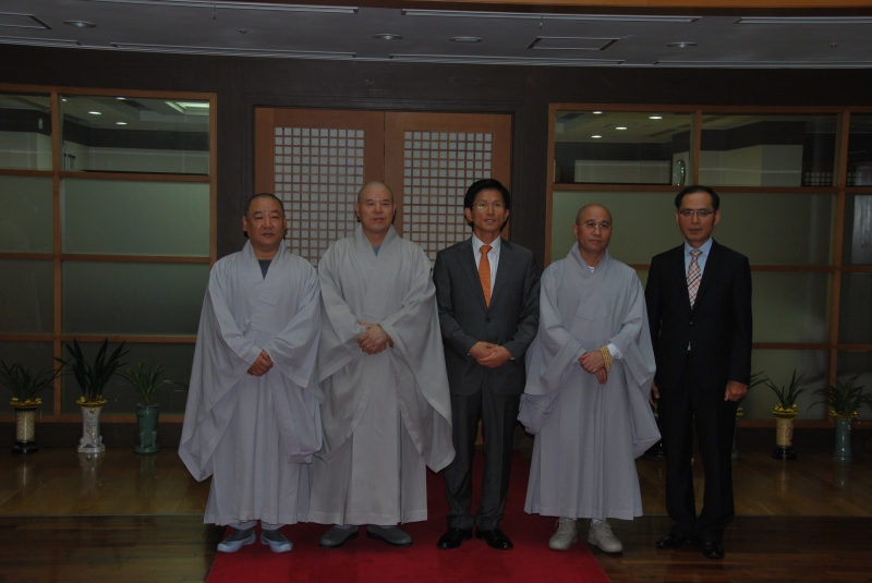 2010.10.11_김문수 경기지사 예방 (2)